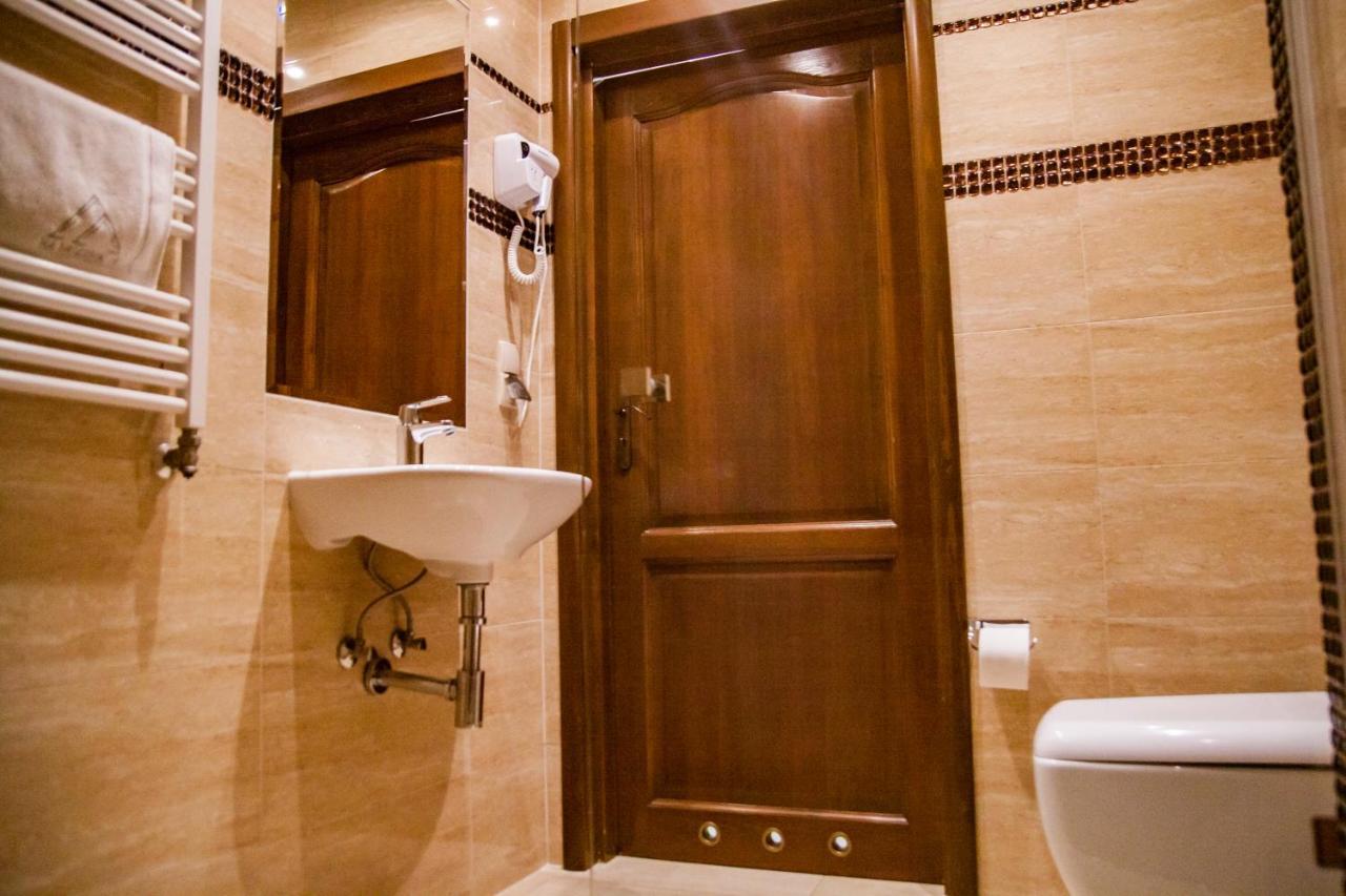 Wilcznik 10 Bed & Breakfast *
